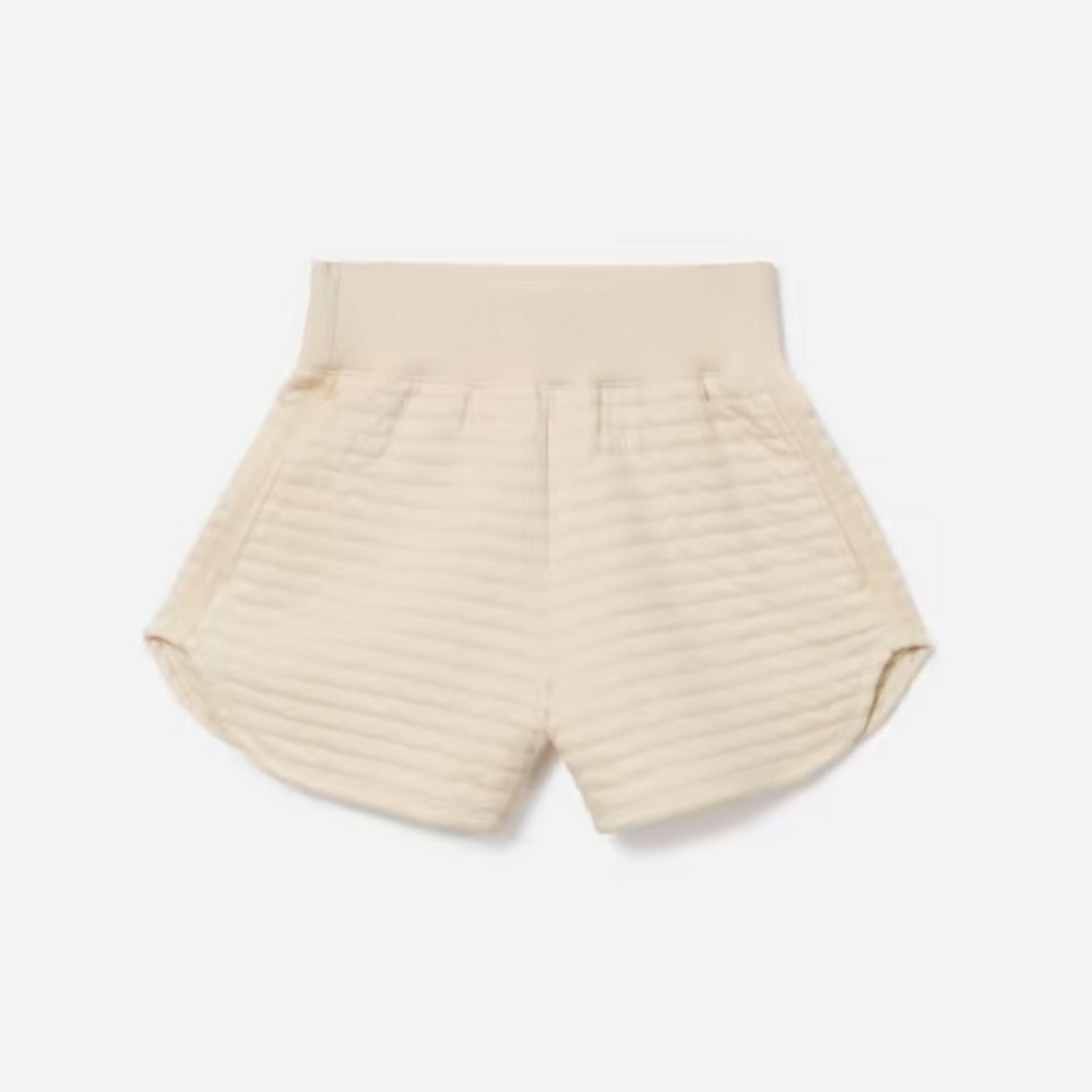 Everlane | Organic Cotton Quilted High-Rise Shorts in Parchment Cream